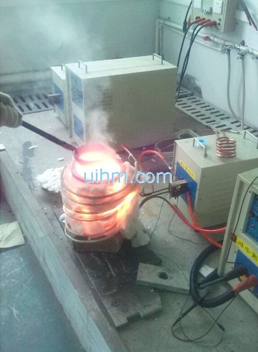 induction melting steel by 40KW power supply with graphite crucible